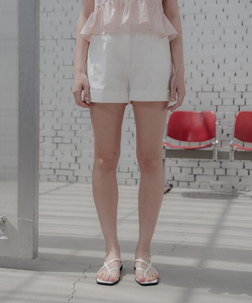 HARDCORE HAPPINESS One-Pleat Cuff Classic Shorts_White