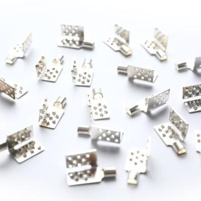 Cables, alambres y accesorios – Grapas de cables