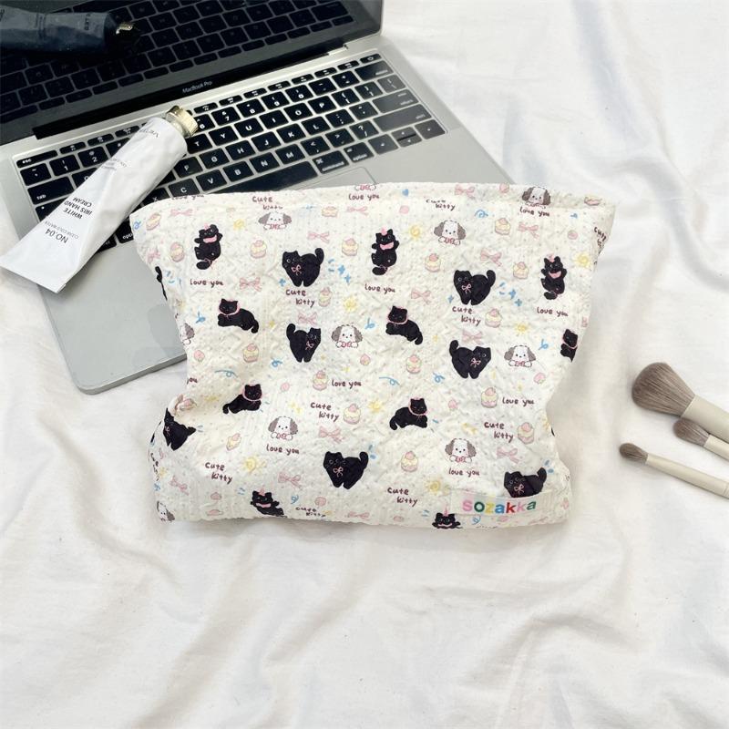 [Copyright model] Embossed cartoon pattern large-capacity cosmetic bag travel wash storage bag liner bag