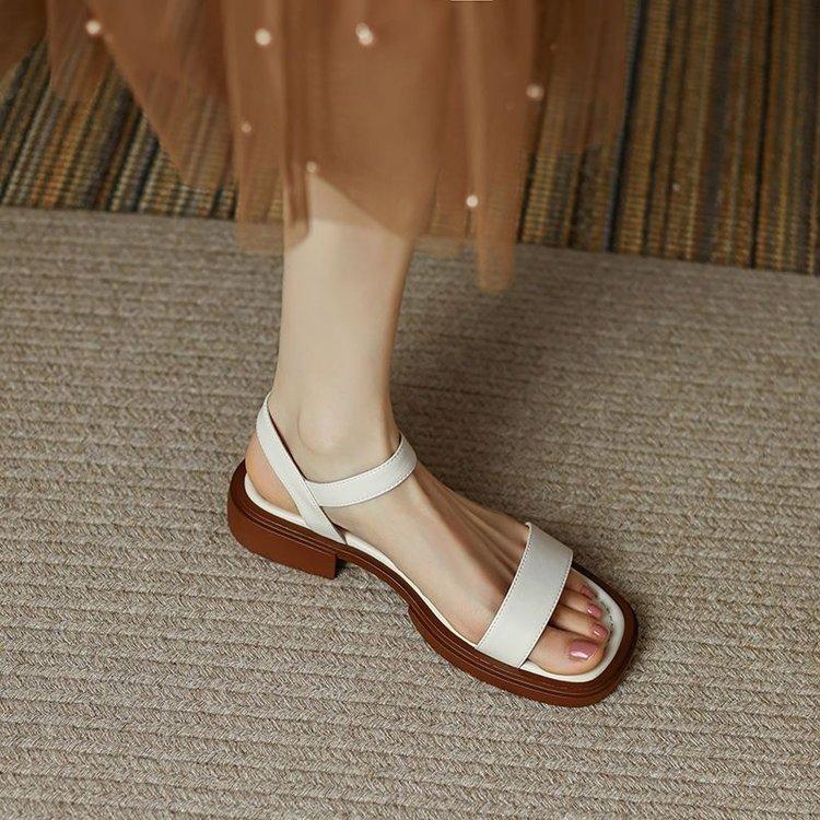 Internet celebrity explosion cool slippers women's word with flat bottom premium Korean version versatile comfortable wear non-slip Roman sandals
