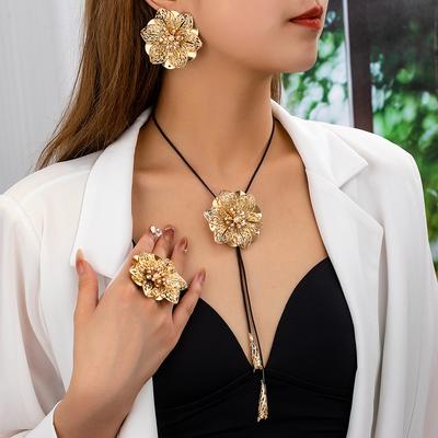 Retro doppellagiges Set aus Halskette und Ohrringen mit großen Blumen für Damen