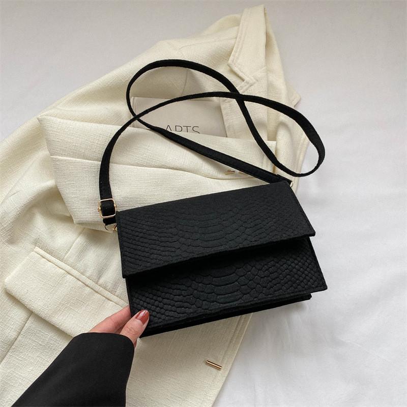 Fashionable Minimalist Shoulder Bag With Chic Design For Everyday Casual Use In Multiple Colors