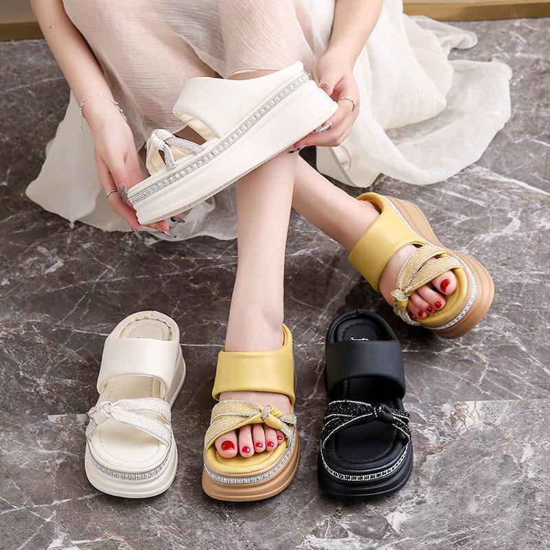 Dicke Sohle coole Hausschuhe Damen 2025 neu explosiv Sommer vielseitig Internet-Berühmtheiten super angesagt Innenhöhenerhöhung Keilabsatz wunderschö