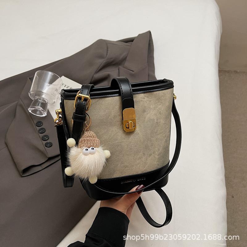 New bag women's bucket bag spring and summer niche design messenger bag high-end sense work small bag