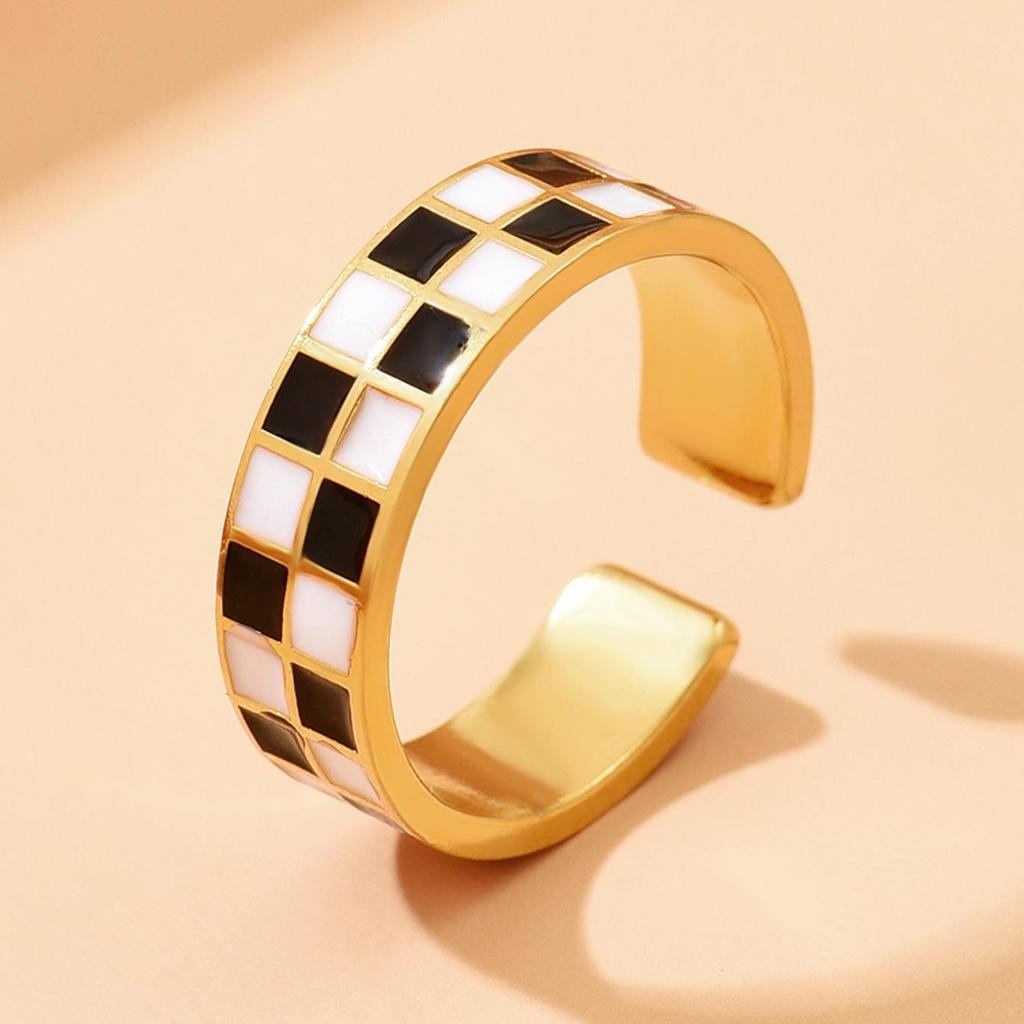 Schachbrettmuster Schwarz-Weiß Emaille Titanstahl Ring - Retro Modeaccessoire für Damen