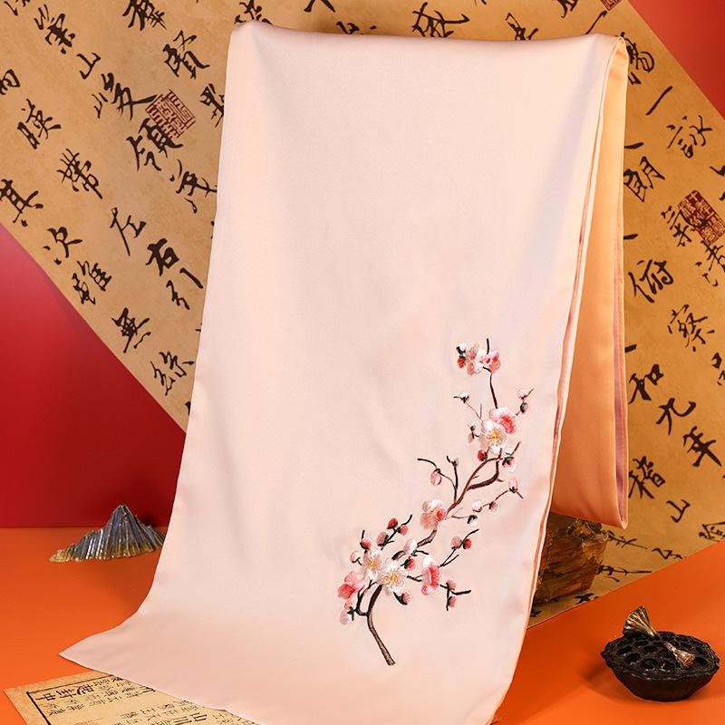 Chinese Suzhou Embroidery Scarf: Elegant Su Craft Gift for Foreigners or Business