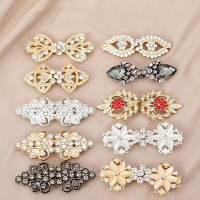 1 Pair Vintage Cardigan Collar Clips Holder Women Decor Shiny Crystal Cape Cloak Clasps Fasteners Buckle