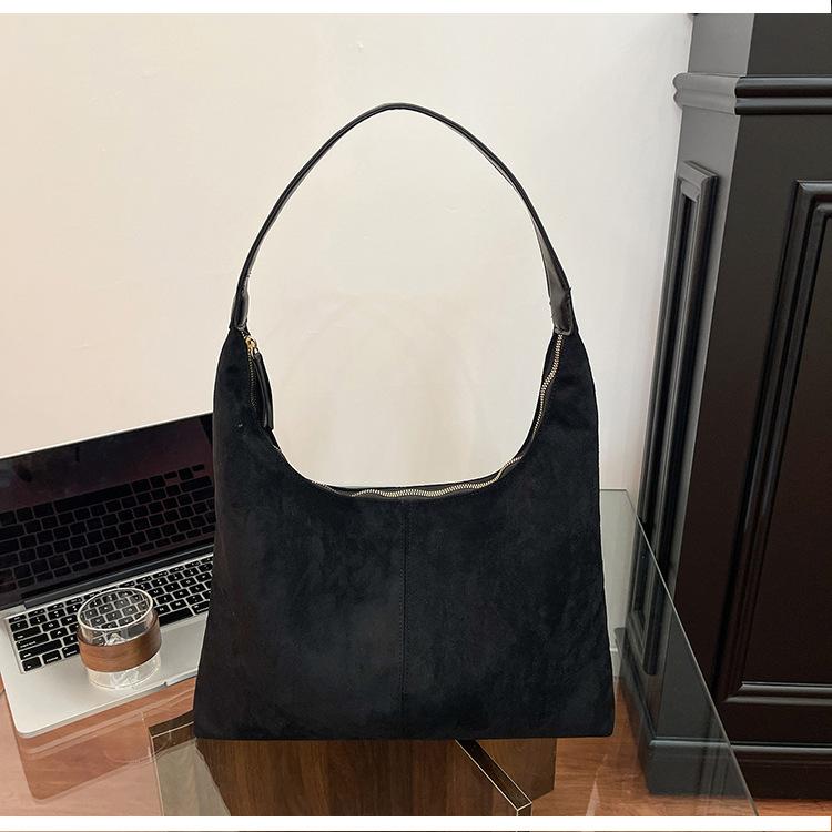 

Ретро замшевая сумка подмышку женская 2025 новая модная нишевая сумка-тоут большой вместимости с леопардовым принтом сумка на плечо прилив