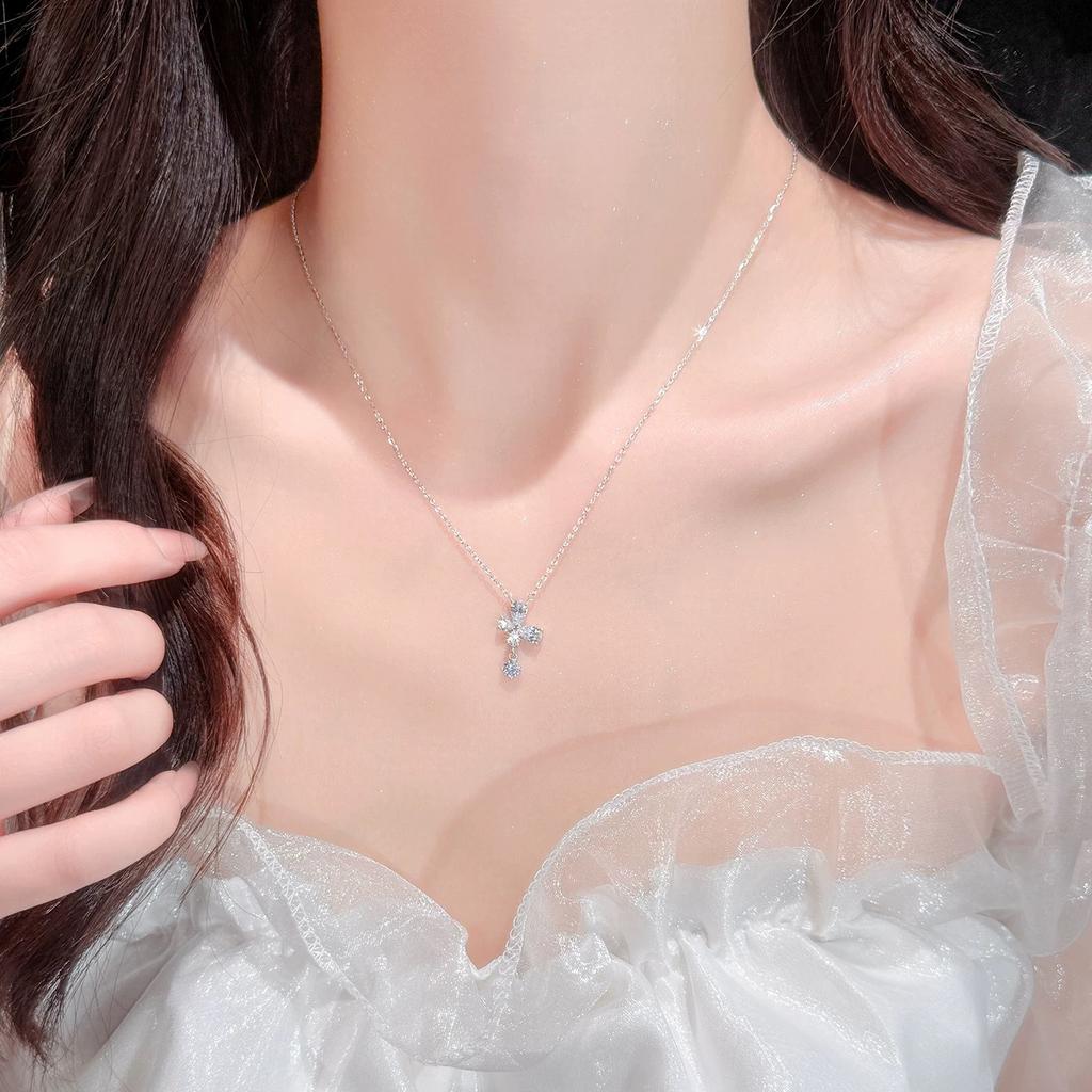 New Butterfly Necklace with Niche Design, Tassel Pendant, Simple Temperament, Collarbone Chain Accessory