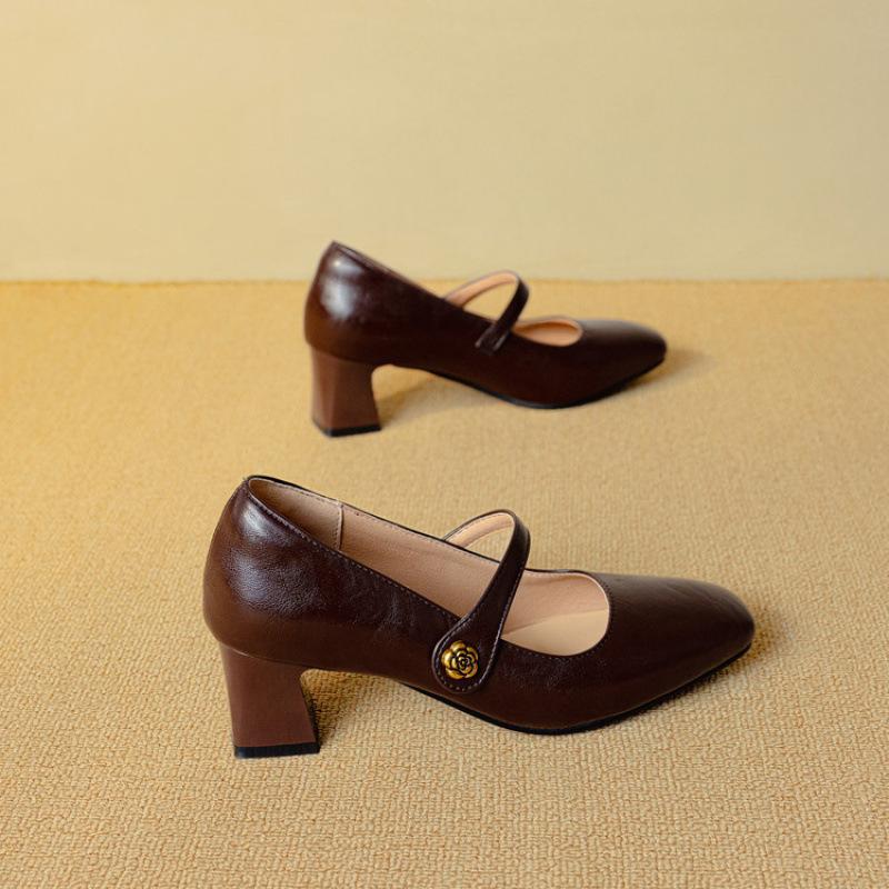 Neue Damen-Einzelschuhe lässige Damen-Lederschuhe schwarz hohe Absätze leichter Ausschnitt eckige Spitze Gummisohle Blockabsatz Vier-Jahreszeiten-Damenschuhe