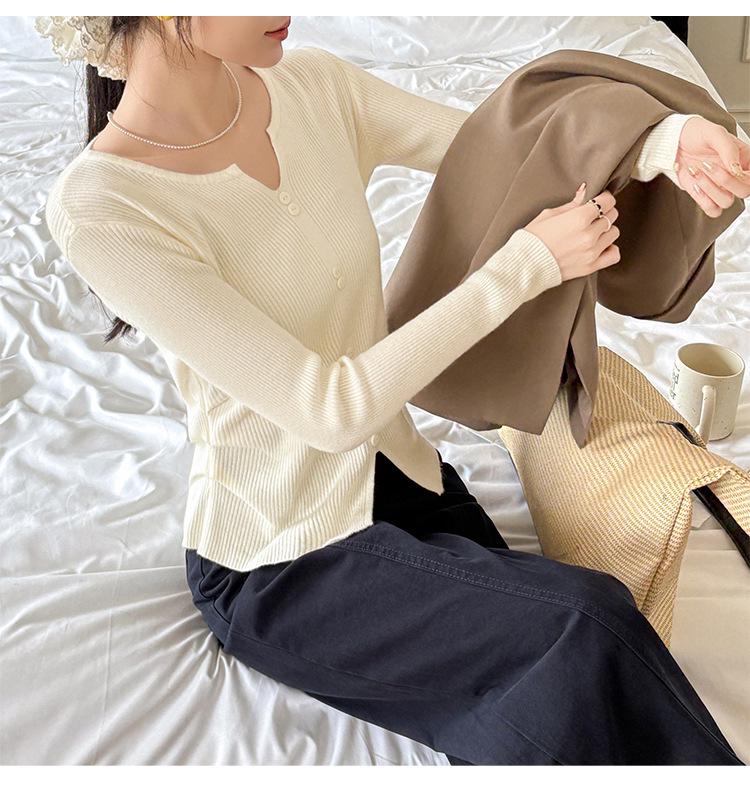 2026 Autumn/Winter Women's Stylish V-Neck Long-Sleeve Button-Up Sweater for Layering