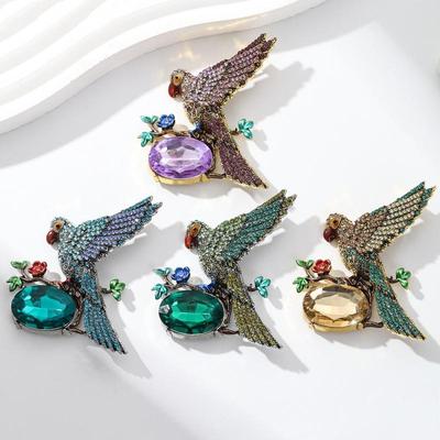 Winged Parrot Brooch High-End Women'S Luxury  Animal Brooch Elegant Niche Design Lapel Pin Suit Coat Jewelry Accessory
