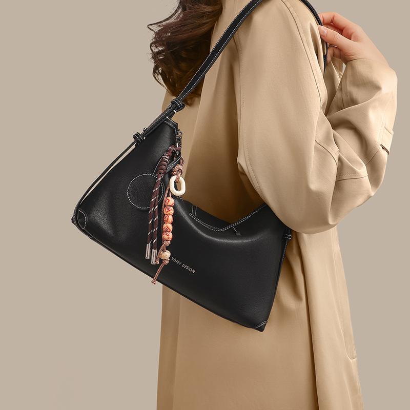 Tote bag women s new women s bag summer leather shoulder bag large capacity commuter armpit bag чёрный