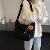 Large Capacity Commuter Bag Japanese Retro Corduroy Dumpling Bag Solid Color Versatile Messenger Bag Girl Shoulder Bag
