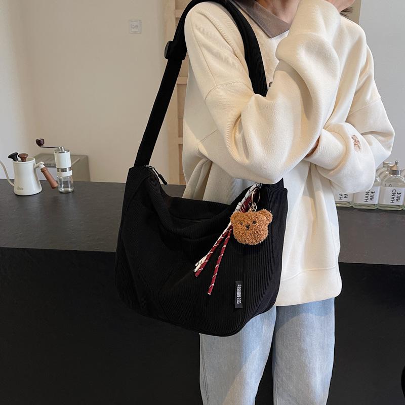 Large Capacity Commuter Bag Japanese Retro Corduroy Dumpling Bag Solid Color Versatile Messenger Bag Girl Shoulder Bag