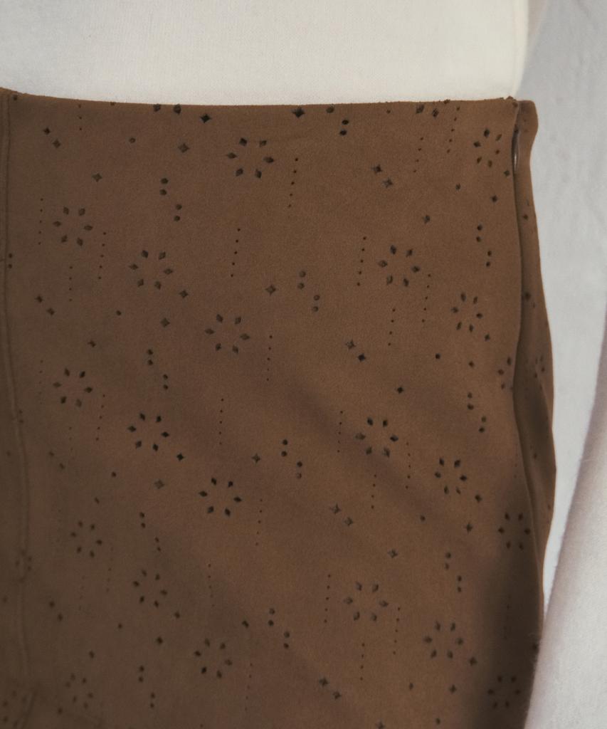 Aueonoseuteljia Punch Fake Suede Midi Skirt_Camel(O25-Sk19)