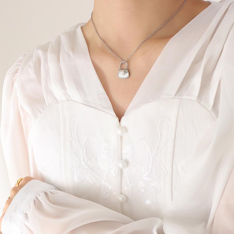 Korean Style White Mother-of-Pearl Faux Pearl Handbag with Pendant Necklace and Trendy Clavicle Chain