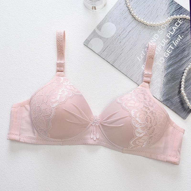Foreign trade models, middle-aged and elderly people without steel rims, thin cups, lace bra covers gather in three rows of stock.