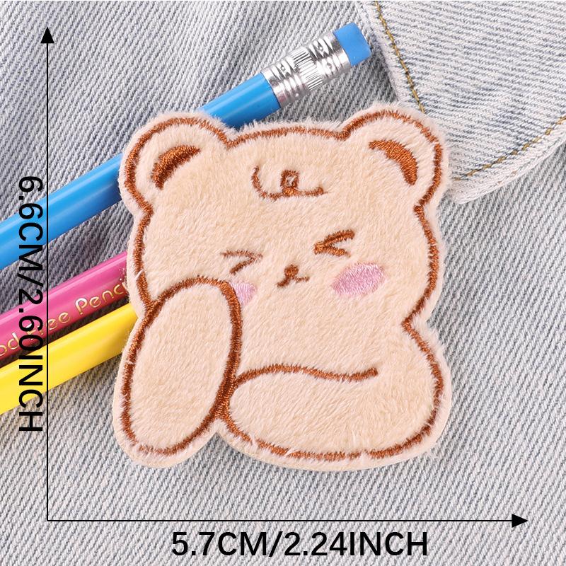 Søt tegneseriebjørn Plysjbroderte lapper for klær Påsydd broderilapp Selvklebende/klistremerke Veske Sko Jeansdekorasjon