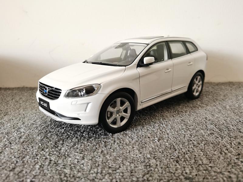 

1:18 XC60 Высокодетализированная литая модель автомобиля Металлическая модель из сплава Коллекция детских игрушек подарки