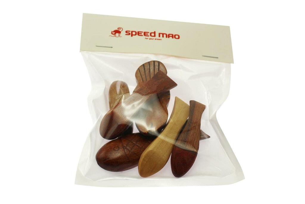 Speed Mao Stylish Wooden Chopstick Set of 6 Fish-Shaped Rests,