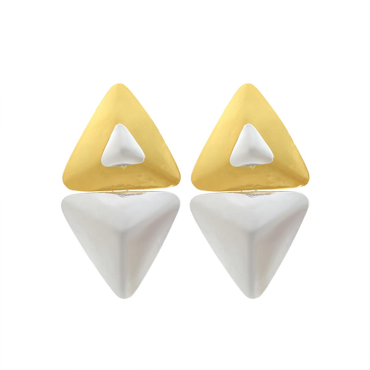 

Pinkdudu Geometric Triangle Zinc Alloy Stud Earrings Exaggerated Minimalist Gold Plated Earring PD2198 золотий