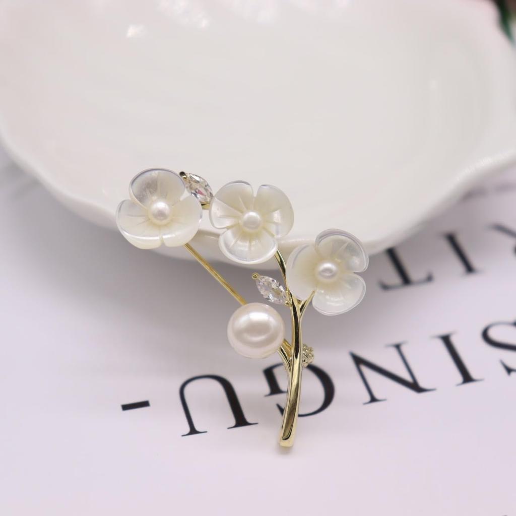 Zirkon Natürliche Muschel Pflaumenblüte Brosche Diamant Süßwasserperle Blumen Corsage Eingangszeremonie Abschlusszeremonie Hochzeitszeremonie Stilvoll