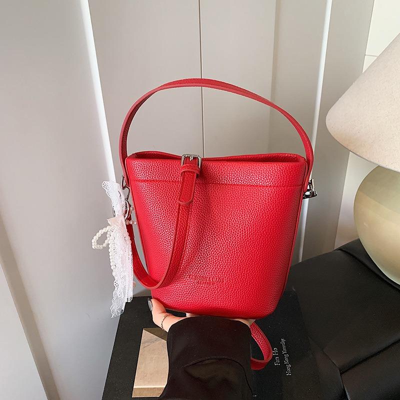 Premium texture portable underarm bag women's new trendy simple bucket bag niche shoulder messenger bag