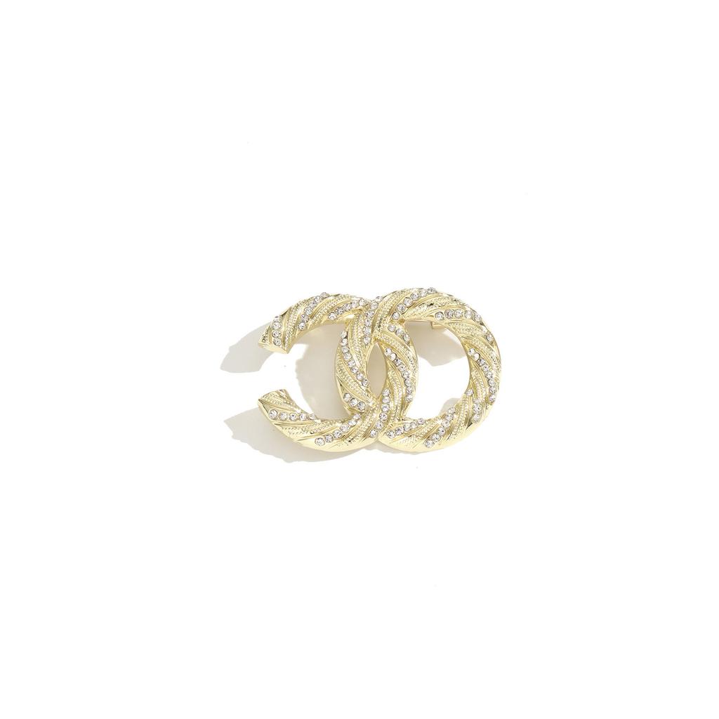 Xiaoxiang Thread Double Letter Lapel Pin with Decorative Brooch