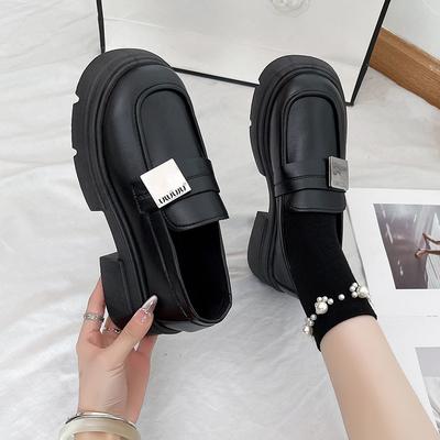 Mocassini da donna 2025 primavera e autunno nuovi suola spessa a pedale singolo nero uniforme suola a muffin francese scarpe piccole in pelle scarpe da donna
