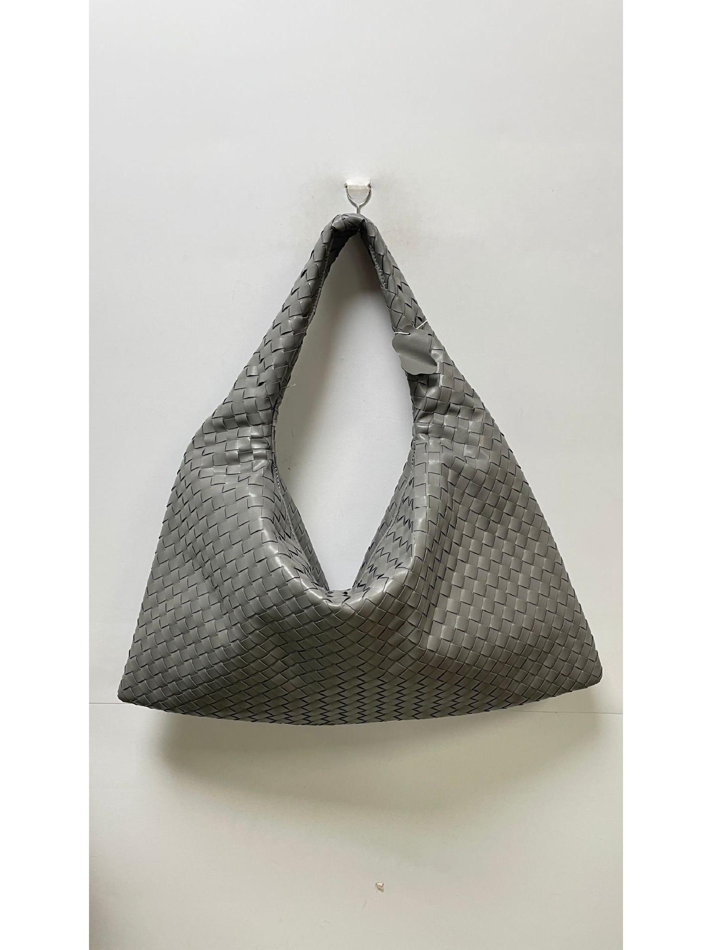 

2024 Европейские и американские плетеные сумки-тоут ручной работы для женщин - Вместительные, в стиле для поездок на работу 52*14*26cm