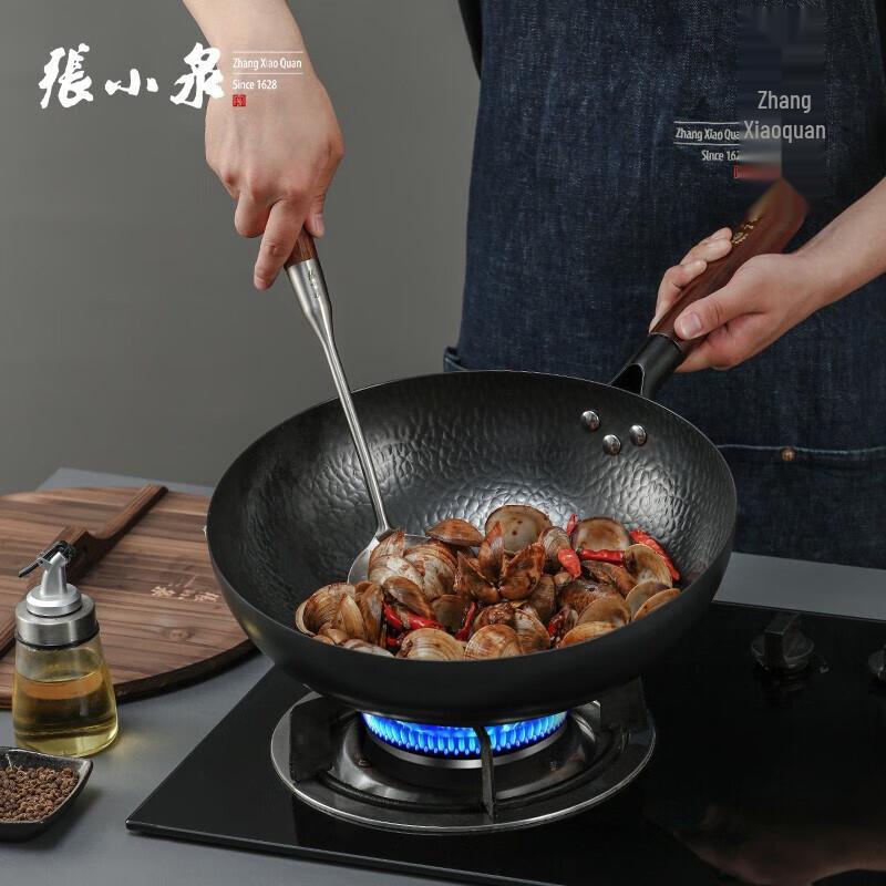 Zhang Xiaoquan 32cm Tradycyjny Wok z Kutej Żelaza z Drewnianą Pokrywką