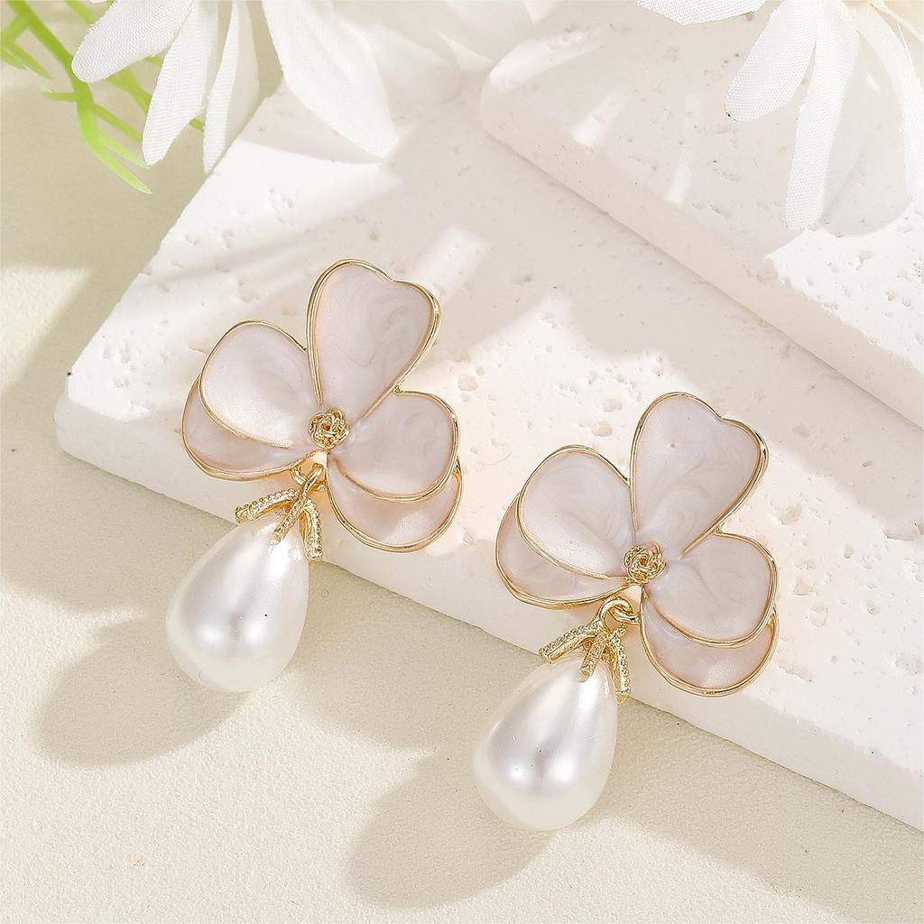 Women's Fashion Petal Earrings