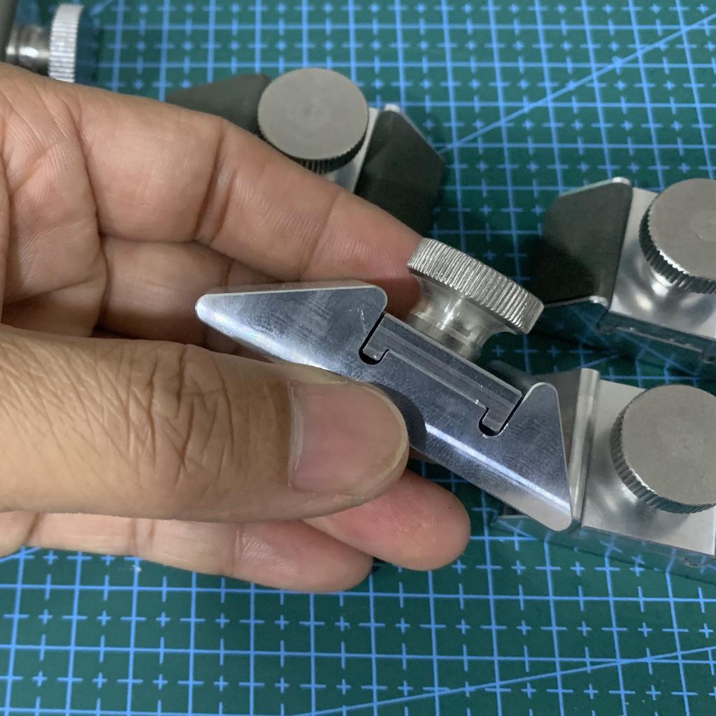 Sturdy Aluminum Alloy Sandpaper Rack Grinding Clip Inner Corner Plane Polishing Hand-held Sandpaper Leather Edge Grinder