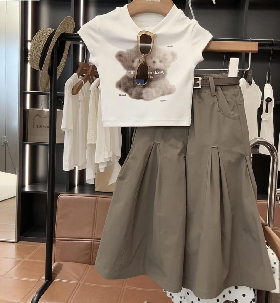 Bärendruck-T-Shirt und weite Cargohosen im koreanischen Stil für Baby-Mädchen