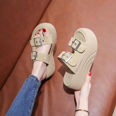 Pantofole premium con suola spessa da donna nuove estate 2025 da esterno piccole con rialzo fresche pantofole da spiaggia