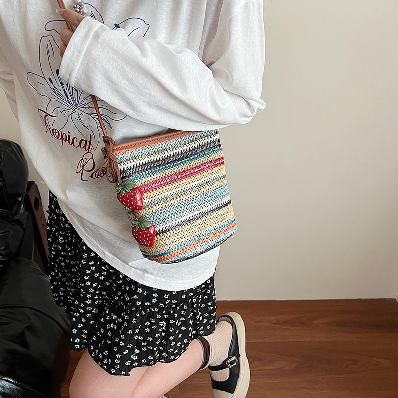 Colorful beach colorful straw small bag women's 2025 summer new shoulder armpit bag fashionable woven bucket bag