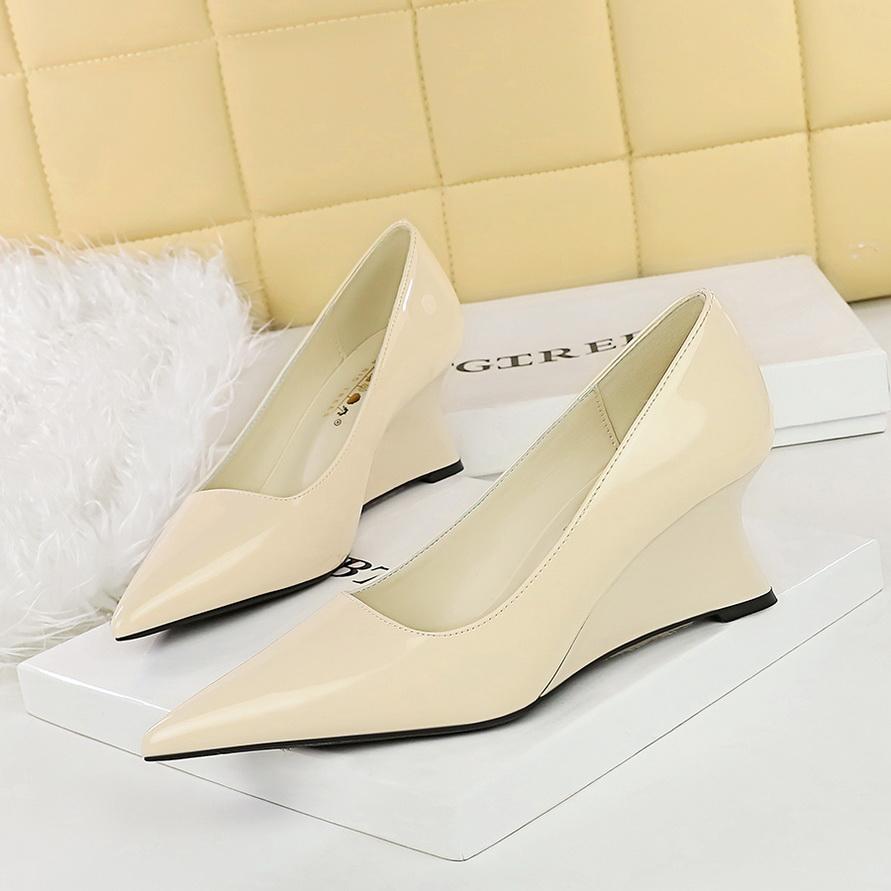 Slope Heeled Shoes for Women, High Heels, Slope Heels, Shallow Mouth, Pointed Toe, Patent Leather Single Shoes, Slope Heels