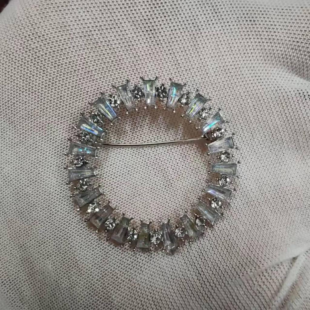 High-End Korean Alloy Scarf Buckle with Diamond, Pearl, and Brooch Pin Accessories