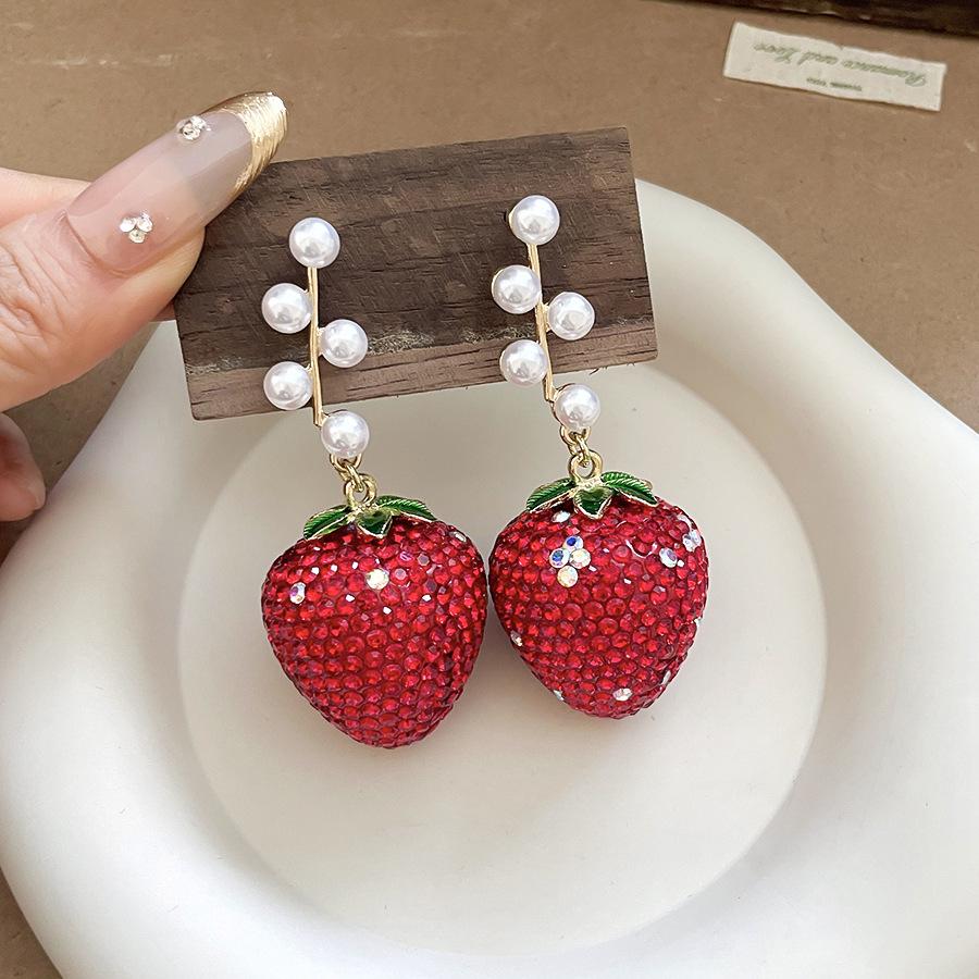Silver Needle Pearl Rhinestone Strawberry Ear Studs: Elegant, Creative, High-End Earrings for Women