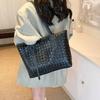 New fashionable woven embossed shoulder bag, high-end simple underarm bag, large-capacity tote bag, women's bag