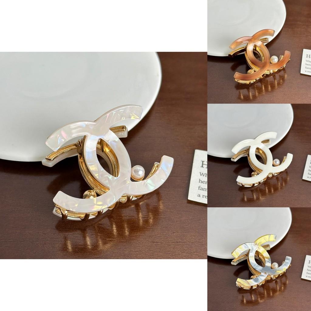 Designed Beautifully Medium Hair Claw Clip In Elegant Colors For Fashion Womens
