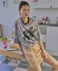 JUNEJUNE SPACE Flower Graphic Tee_Grey