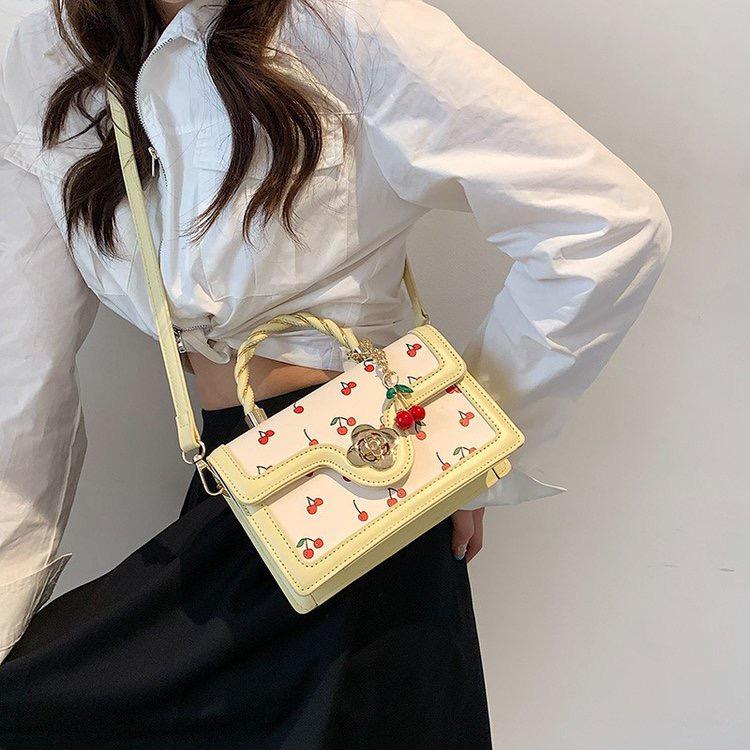 

Kawaii Cherry Crossbody Bag - модна жіноча сумочка та портмоне для телефону, мила та зручна сумка через плече з клапаном