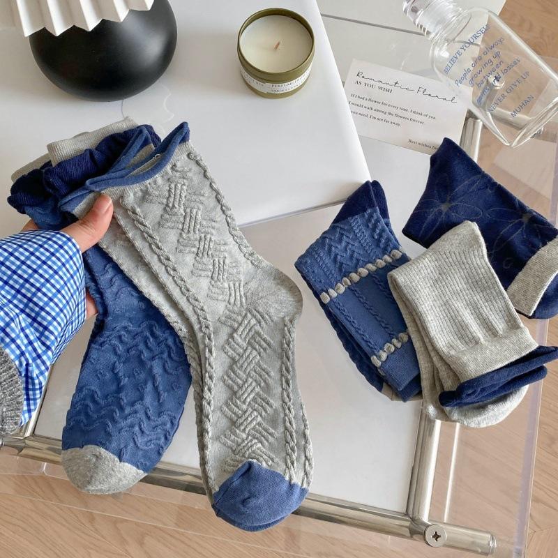 Female Spring and Autumn Retro Dark Grain Stereo Relief Lace Roll Edge In The Tube Pile Socks