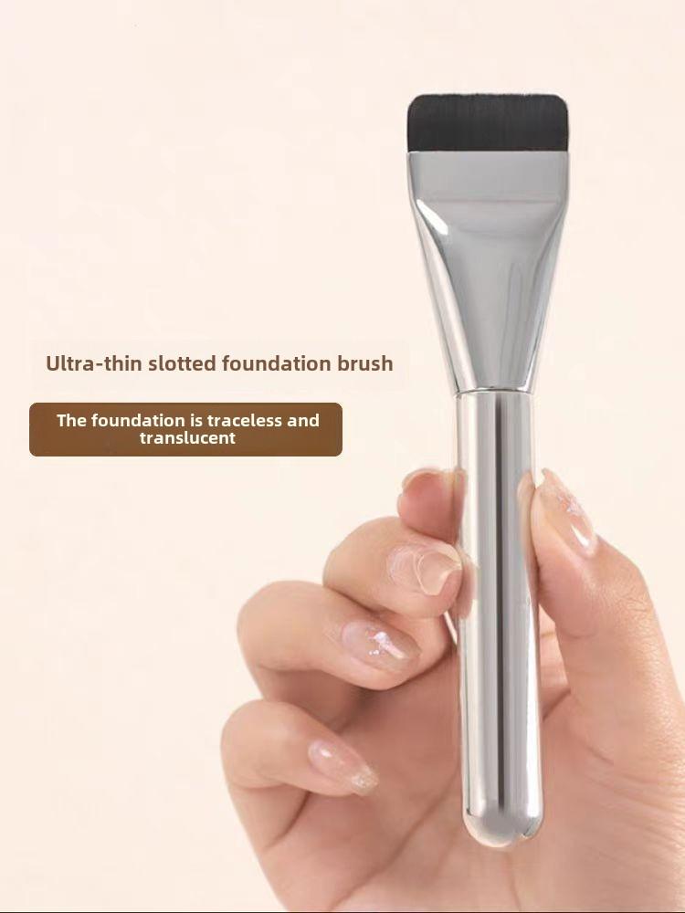 

Ультратонкая плоская кисть для нанесения жидкой основы под макияж