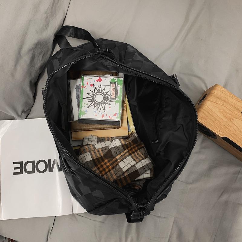 Large-capacity short-haul travel bag, shoulder messenger fitness bag, simple and lightweight boarding bag, unisex.