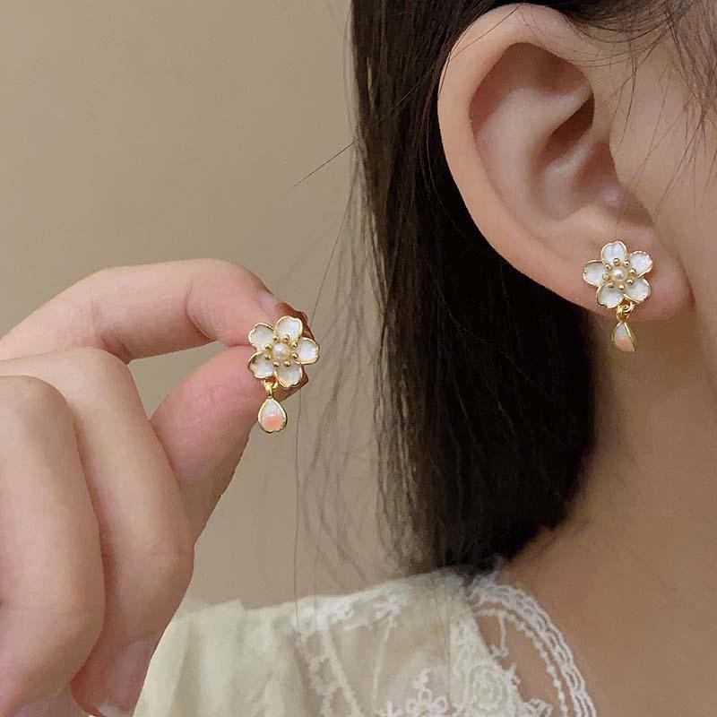 Koreanischer Stil Nicht-Piercing Ohrclip mit langem Quaste, Perlmutt Schmetterlings Design für Damen - High-End, Coole Mode.