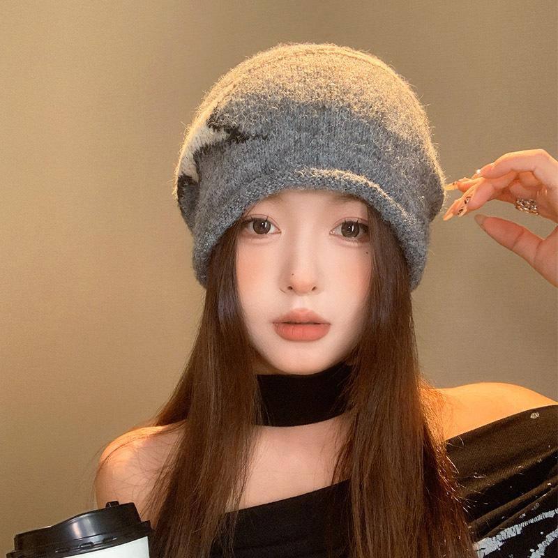 American retro crimped knitted stacking hat women's new big head circumference showing face small cold hat warm wool hat