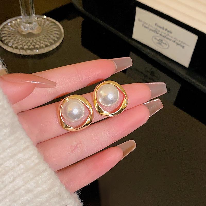 S925 Silver Needle Luxury Pearl & Cat's Eye Stone Earrings for Women – Elegant, All-Match Design.